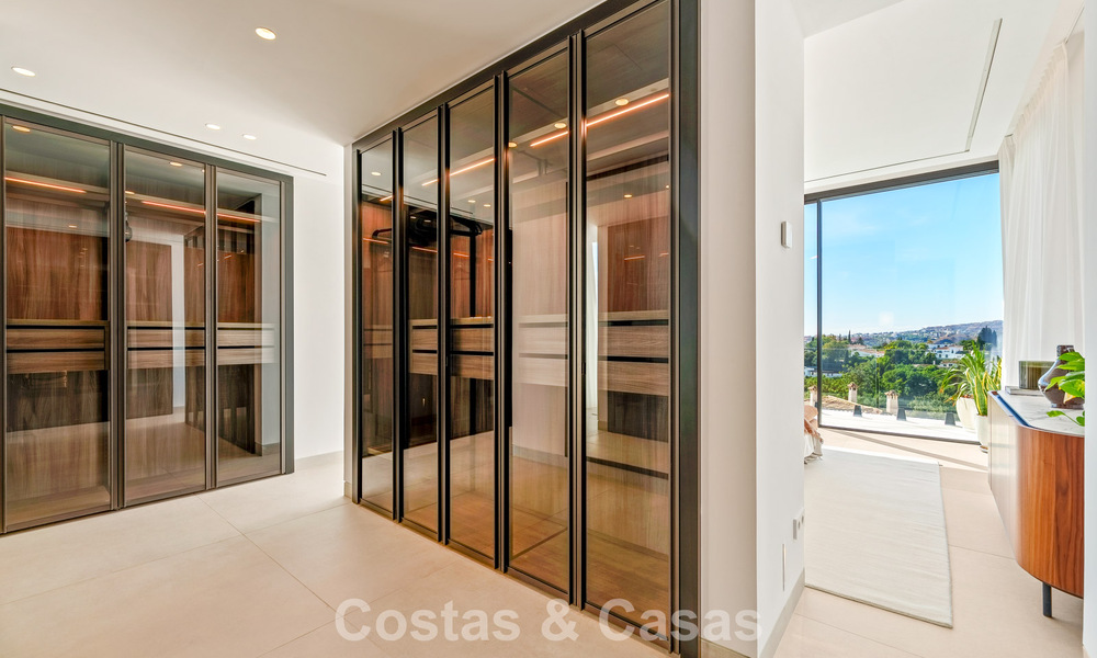 Modern-Mediterranean luxury villa for sale within a gated premier community in La Quinta, Benahavís - Marbella 789482