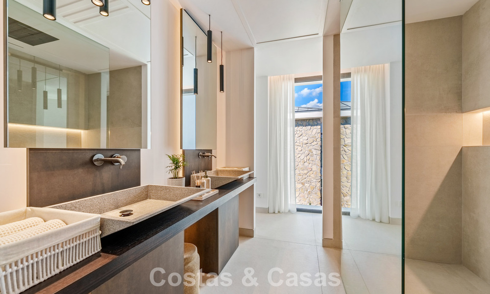 Modern-Mediterranean luxury villa for sale within a gated premier community in La Quinta, Benahavís - Marbella 789483