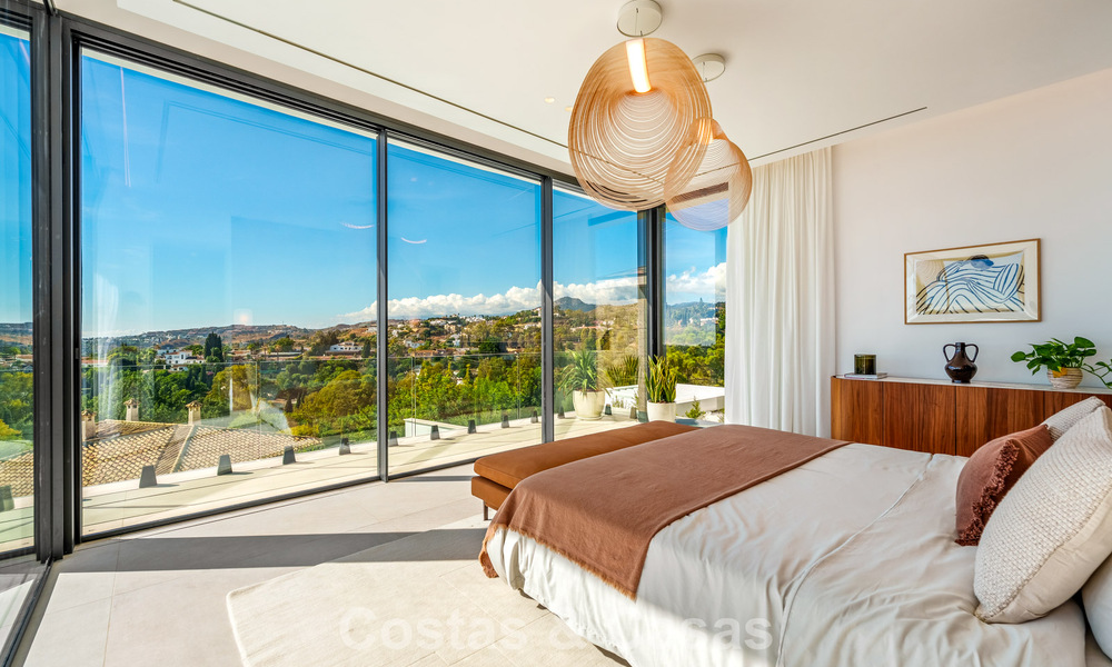 Modern-Mediterranean luxury villa for sale within a gated premier community in La Quinta, Benahavís - Marbella 789485