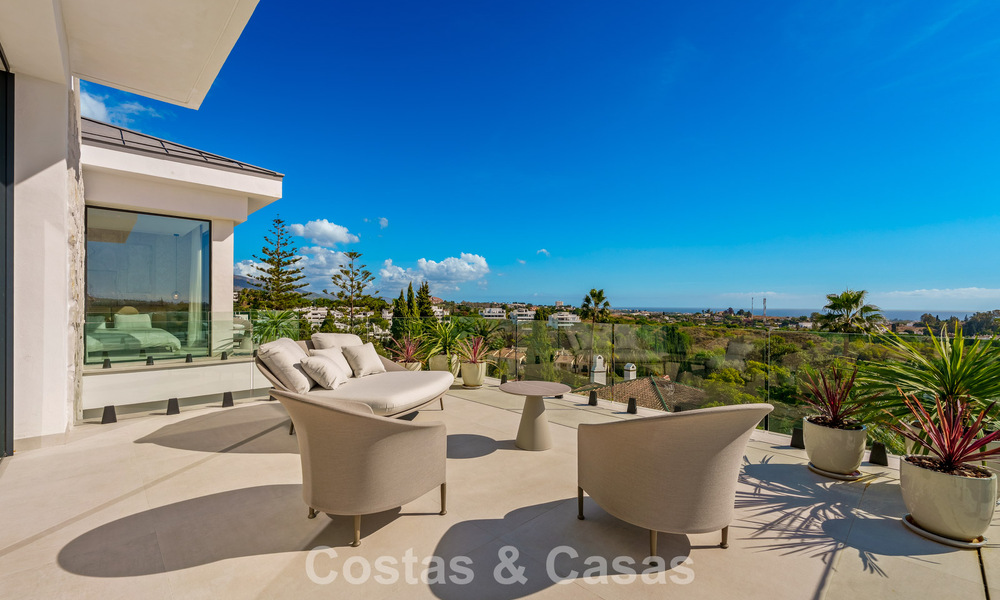 Modern-Mediterranean luxury villa for sale within a gated premier community in La Quinta, Benahavís - Marbella 789488