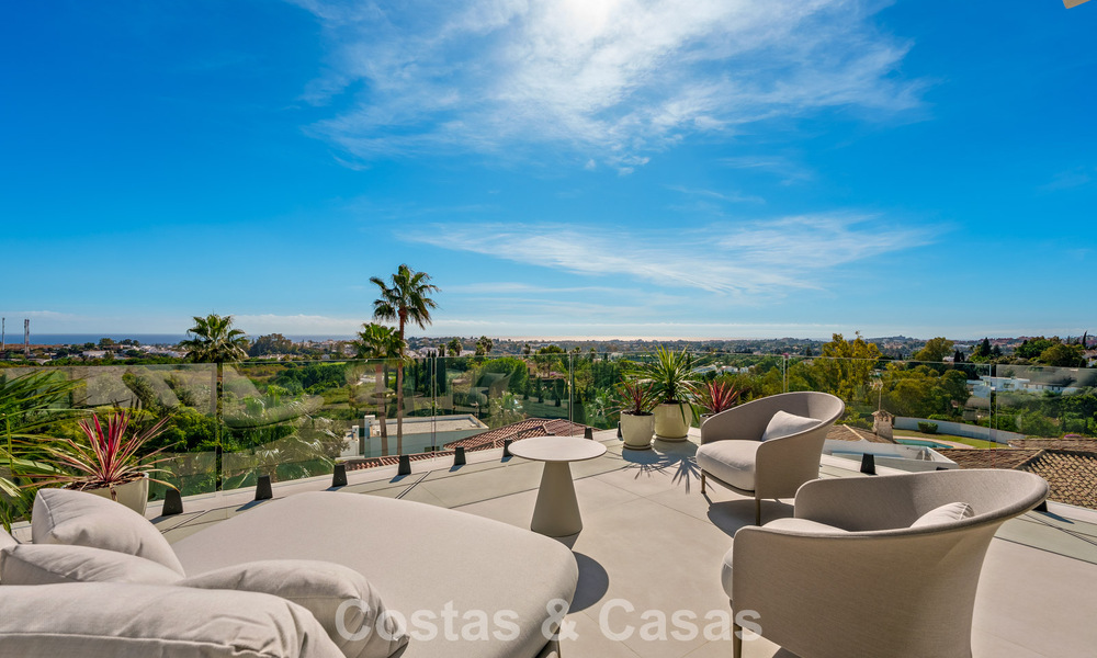 Modern-Mediterranean luxury villa for sale within a gated premier community in La Quinta, Benahavís - Marbella 789489