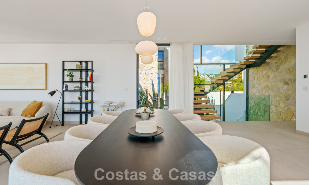 Modern-Mediterranean luxury villa for sale within a gated premier community in La Quinta, Benahavís - Marbella 789494