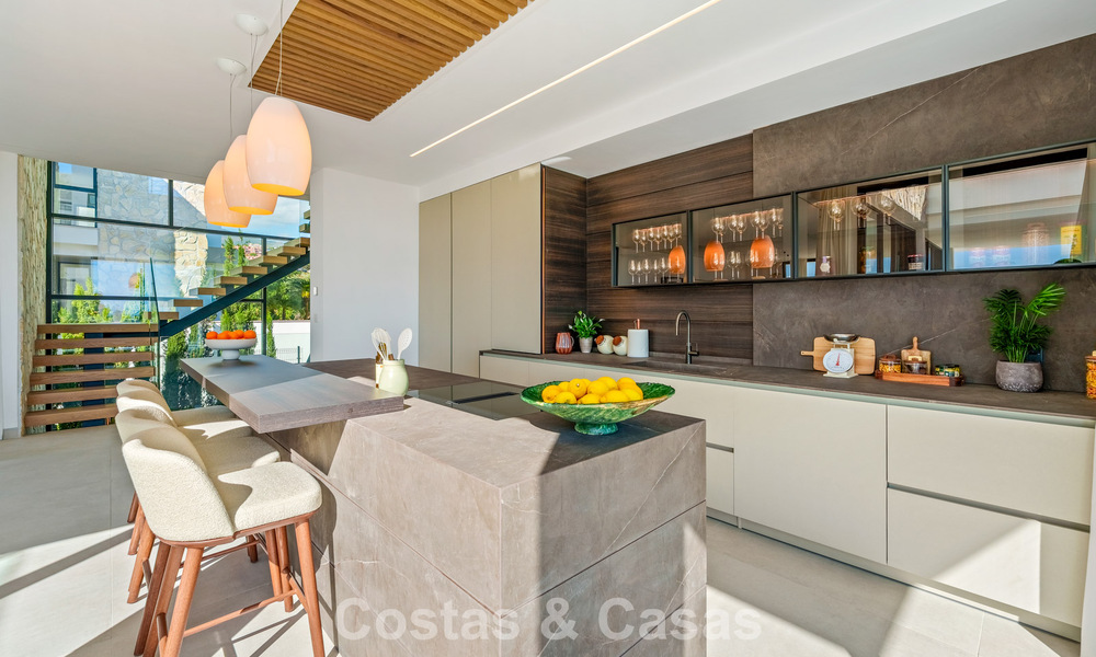 Modern-Mediterranean luxury villa for sale within a gated premier community in La Quinta, Benahavís - Marbella 789498