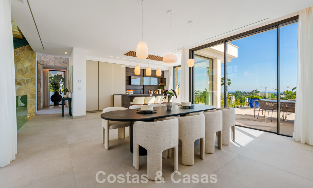 Modern-Mediterranean luxury villa for sale within a gated premier community in La Quinta, Benahavís - Marbella 789500