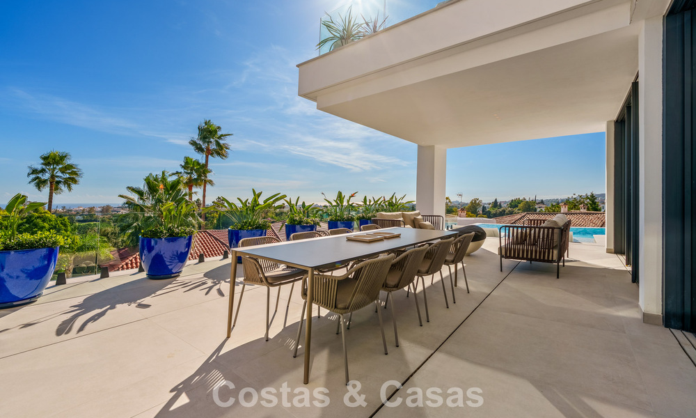 Modern-Mediterranean luxury villa for sale within a gated premier community in La Quinta, Benahavís - Marbella 789501