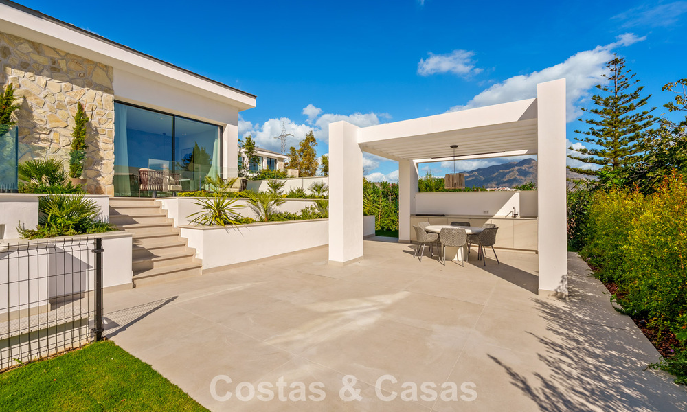 Modern-Mediterranean luxury villa for sale within a gated premier community in La Quinta, Benahavís - Marbella 789506