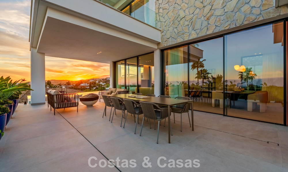 Modern-Mediterranean luxury villa for sale within a gated premier community in La Quinta, Benahavís - Marbella 789508