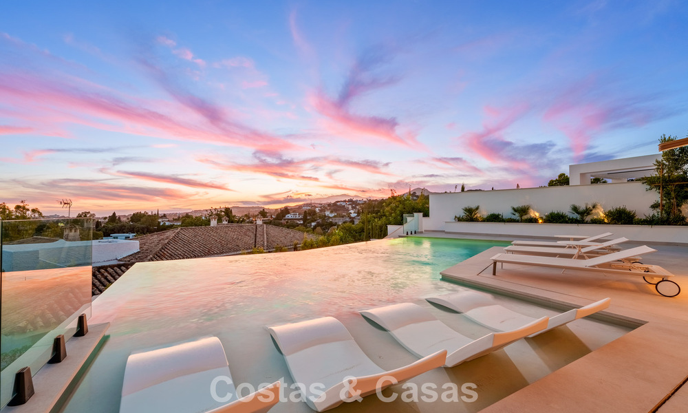 Modern-Mediterranean luxury villa for sale within a gated premier community in La Quinta, Benahavís - Marbella 789515