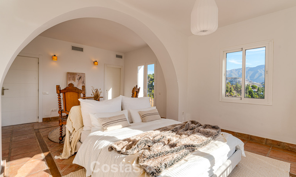 Elegant Andalusian luxury villa with timeless charm for sale in El Madroñal, Marbella - Benahavis 789558