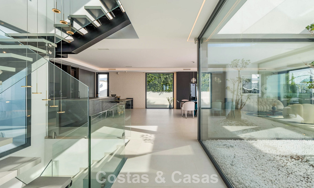 Move-in ready, state-of-the-art designer villa with panoramic views for sale in Marbella - Benahavis 789608