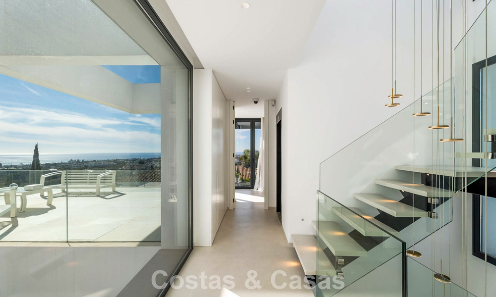 Move-in ready, state-of-the-art designer villa with panoramic views for sale in Marbella - Benahavis 789612