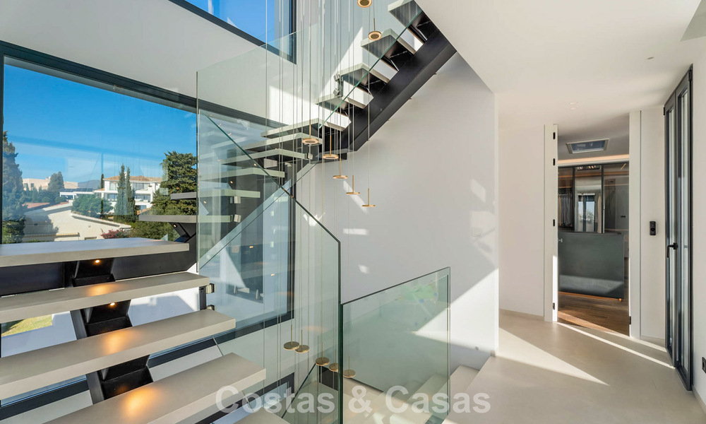 Move-in ready, state-of-the-art designer villa with panoramic views for sale in Marbella - Benahavis 789613
