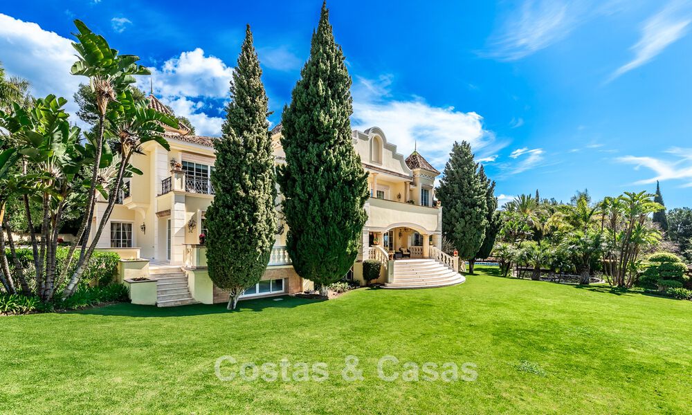 Remarkable Spanish villa for sale with sea views and a large plot in Sierra Blanca, Marbella 789619