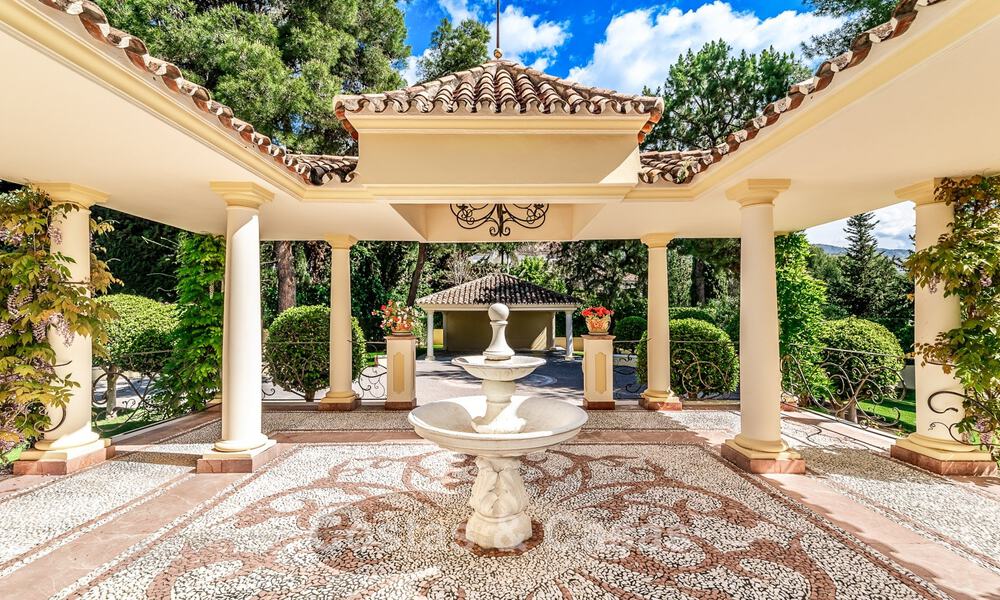 Remarkable Spanish villa for sale with sea views and a large plot in Sierra Blanca, Marbella 789621