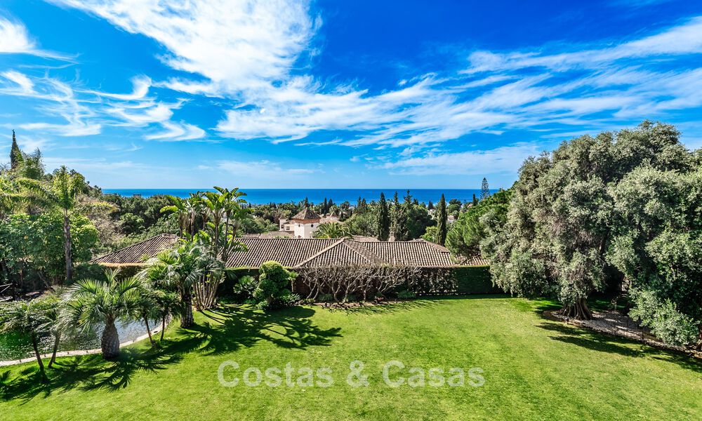 Remarkable Spanish villa for sale with sea views and a large plot in Sierra Blanca, Marbella 789627