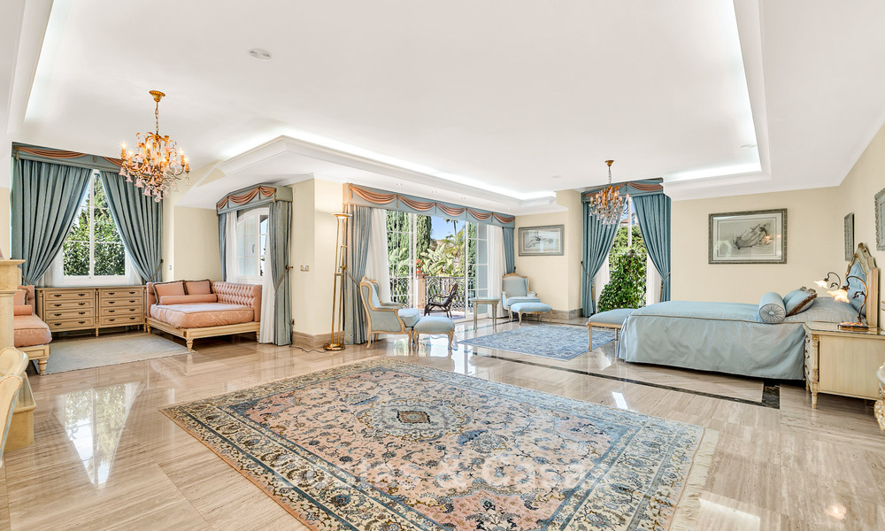 Remarkable Spanish villa for sale with sea views and a large plot in Sierra Blanca, Marbella 789630