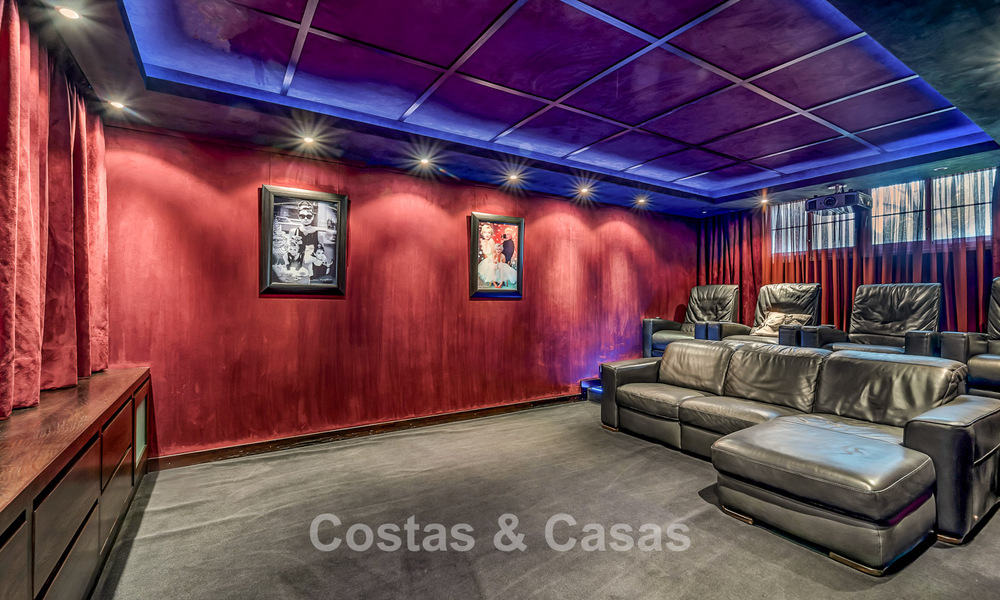 Remarkable Spanish villa for sale with sea views and a large plot in Sierra Blanca, Marbella 789632