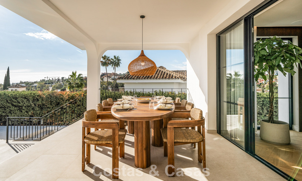 Modern-Mediterranean villa with sea views for sale in a preferred area of Nueva Andalucía, Marbella 789635