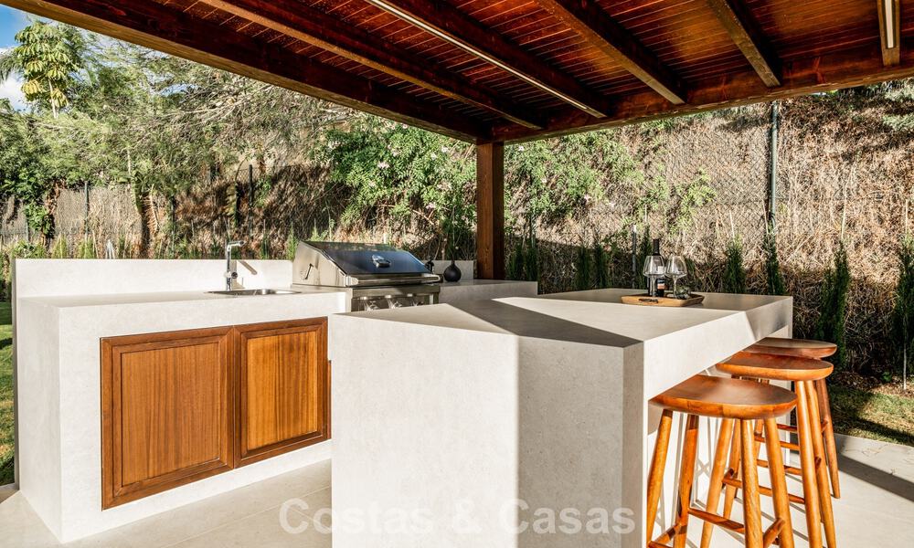 Modern-Mediterranean villa with sea views for sale in a preferred area of Nueva Andalucía, Marbella 789639