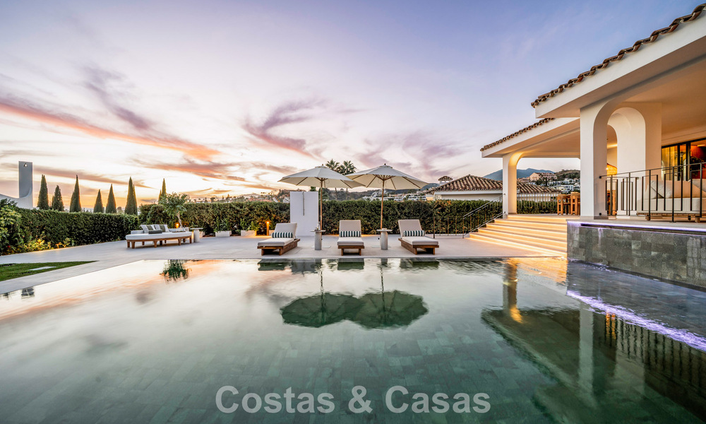 Modern-Mediterranean villa with sea views for sale in a preferred area of Nueva Andalucía, Marbella 789641