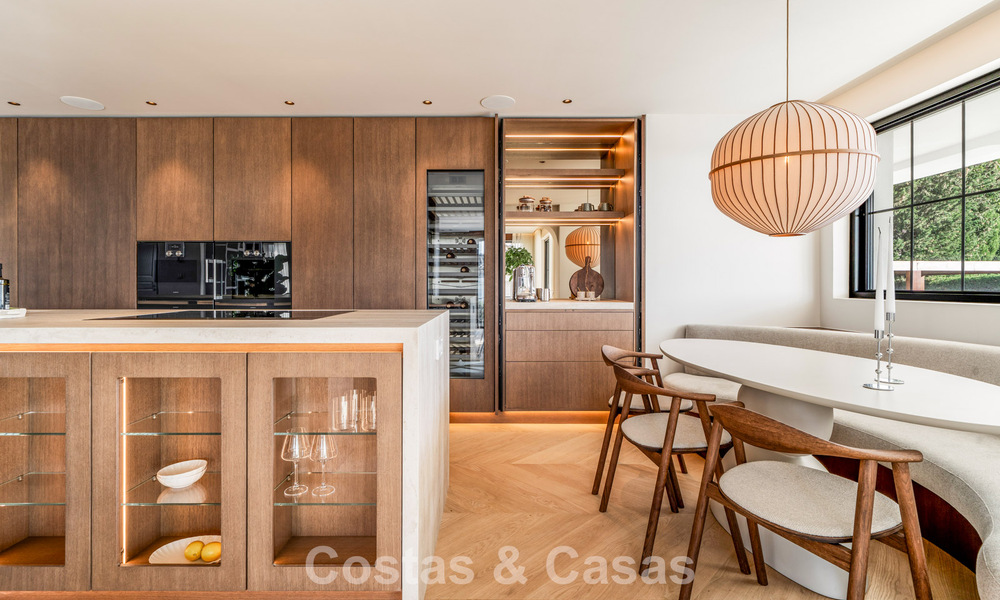 Modern-Mediterranean villa with sea views for sale in a preferred area of Nueva Andalucía, Marbella 789643