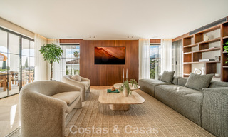 Modern-Mediterranean villa with sea views for sale in a preferred area of Nueva Andalucía, Marbella 789644 