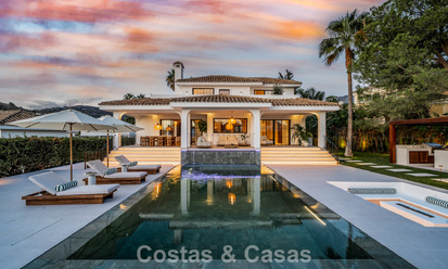 Modern-Mediterranean villa with sea views for sale in a preferred area of Nueva Andalucía, Marbella 789645