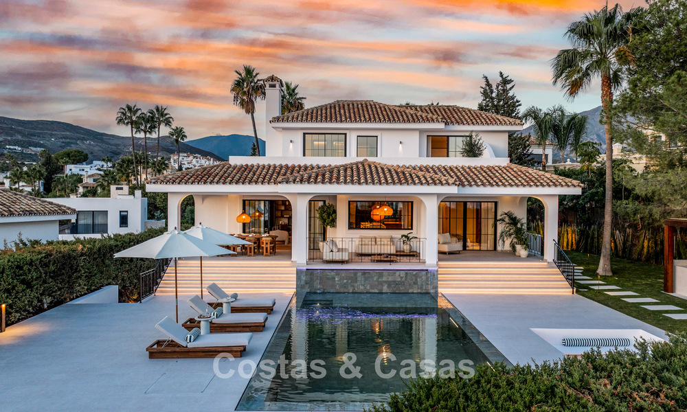 Modern-Mediterranean villa with sea views for sale in a preferred area of Nueva Andalucía, Marbella 789646