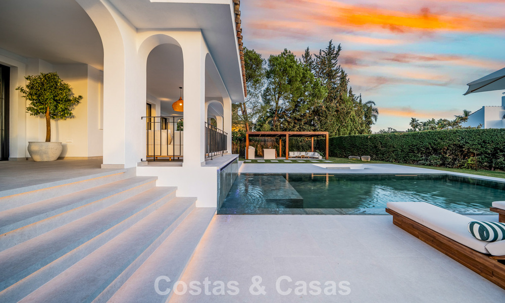 Modern-Mediterranean villa with sea views for sale in a preferred area of Nueva Andalucía, Marbella 789653