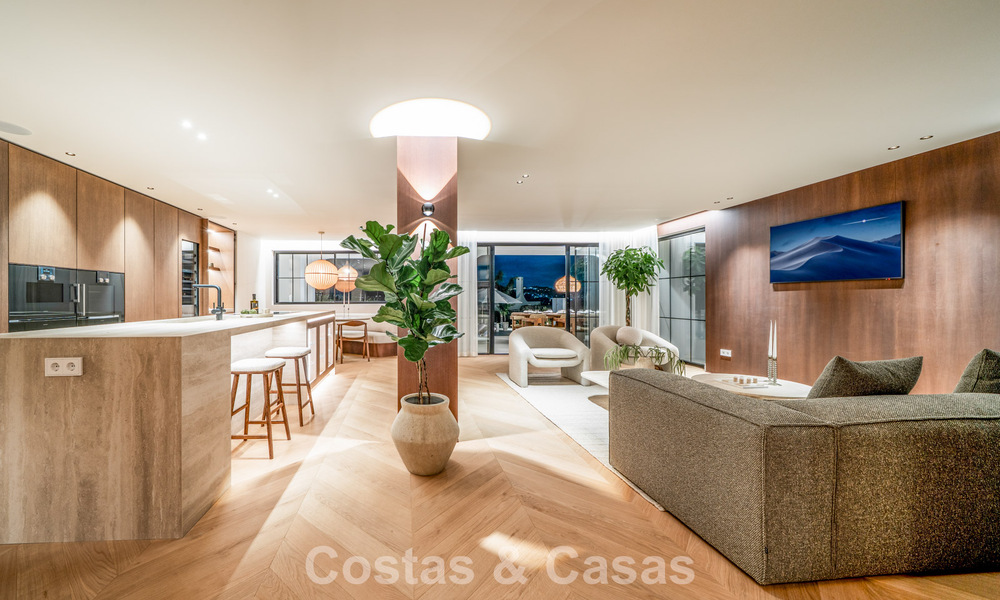Modern-Mediterranean villa with sea views for sale in a preferred area of Nueva Andalucía, Marbella 789657