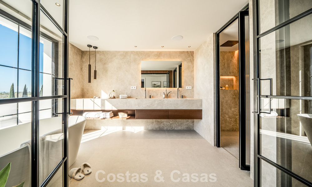 Modern-Mediterranean villa with sea views for sale in a preferred area of Nueva Andalucía, Marbella 789660