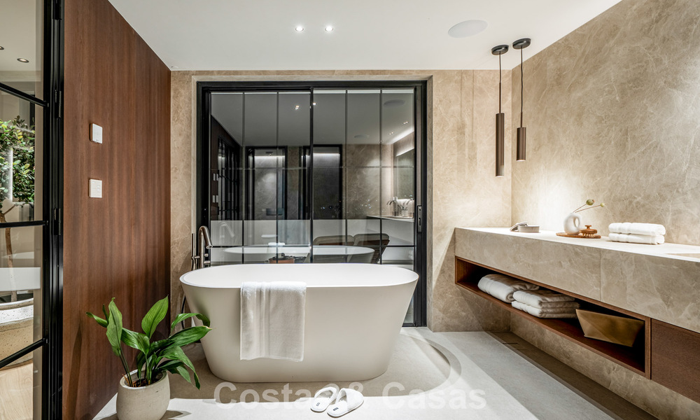 Modern-Mediterranean villa with sea views for sale in a preferred area of Nueva Andalucía, Marbella 789661