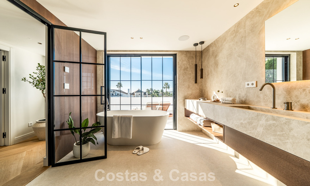 Modern-Mediterranean villa with sea views for sale in a preferred area of Nueva Andalucía, Marbella 789662