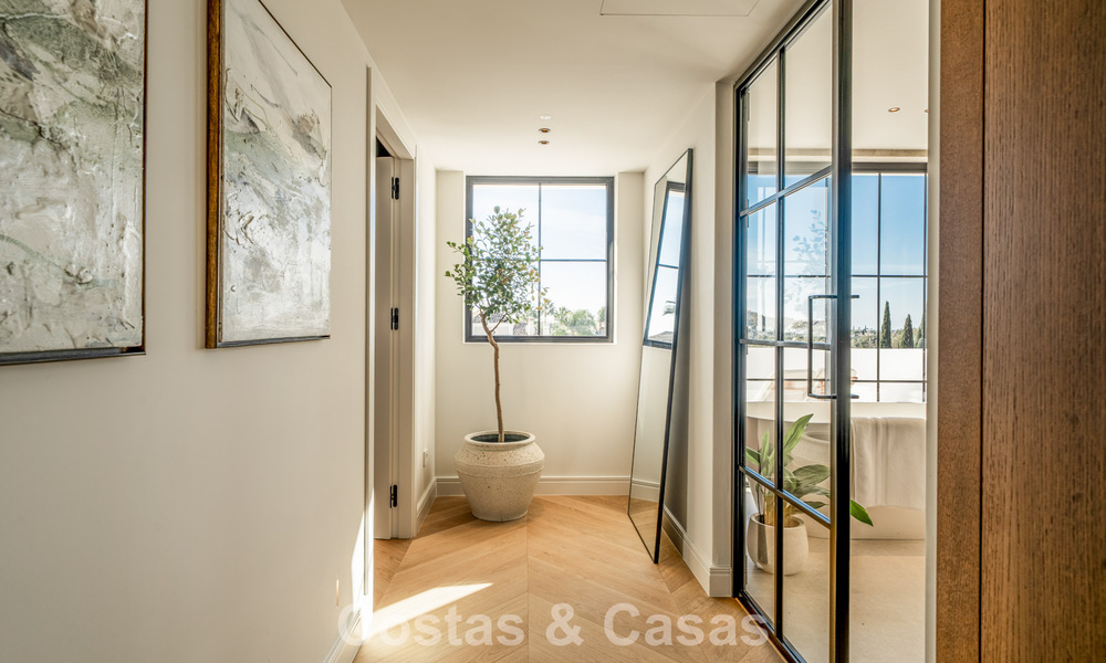 Modern-Mediterranean villa with sea views for sale in a preferred area of Nueva Andalucía, Marbella 789663