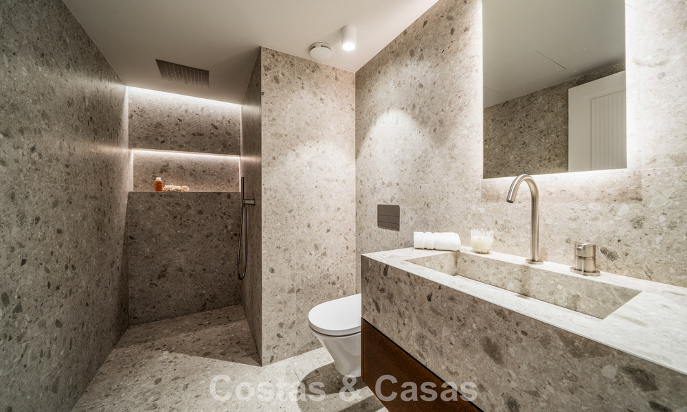 Modern-Mediterranean villa with sea views for sale in a preferred area of Nueva Andalucía, Marbella 789671