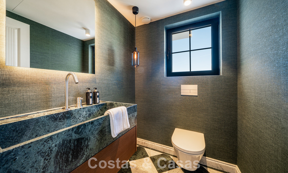 Modern-Mediterranean villa with sea views for sale in a preferred area of Nueva Andalucía, Marbella 789672