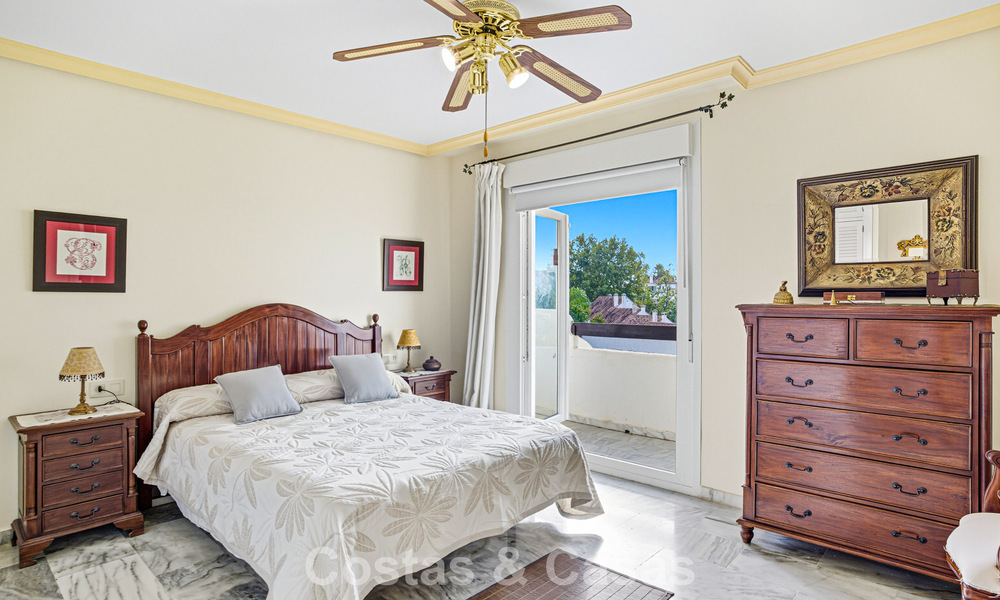 Spacious townhouse for sale in a charming, gated community on Marbella’s Golden Mile 789942