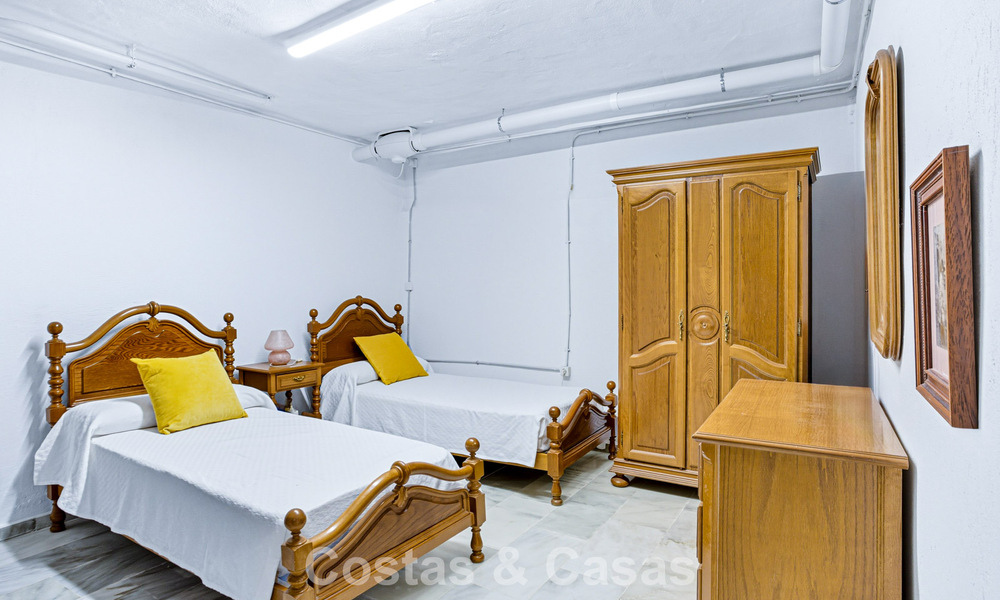 Spacious townhouse for sale in a charming, gated community on Marbella’s Golden Mile 789961