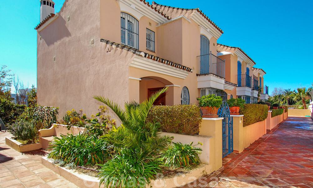 Charming townhouses for sale in a gated community on Marbella’s Golden Mile 808410