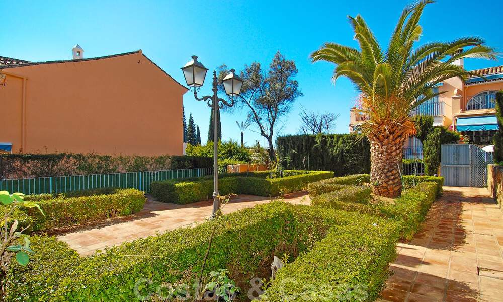 Charming townhouses for sale in a gated community on Marbella’s Golden Mile 808411