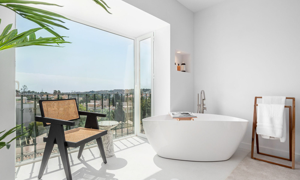 Luxury properties for sale just a stone’s throw from amenities in Nueva Andalucía’s Golf Valley, Marbella 808505