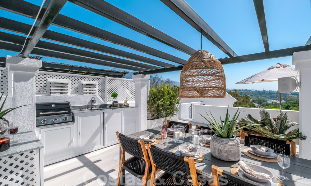 Luxury properties for sale just a stone’s throw from amenities in Nueva Andalucía’s Golf Valley, Marbella 808510