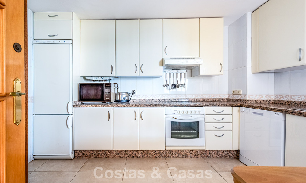 Spacious frontline golf penthouse apartment for sale close to all amenities in Guadalmina Alta and San Pedro, Marbella 790018