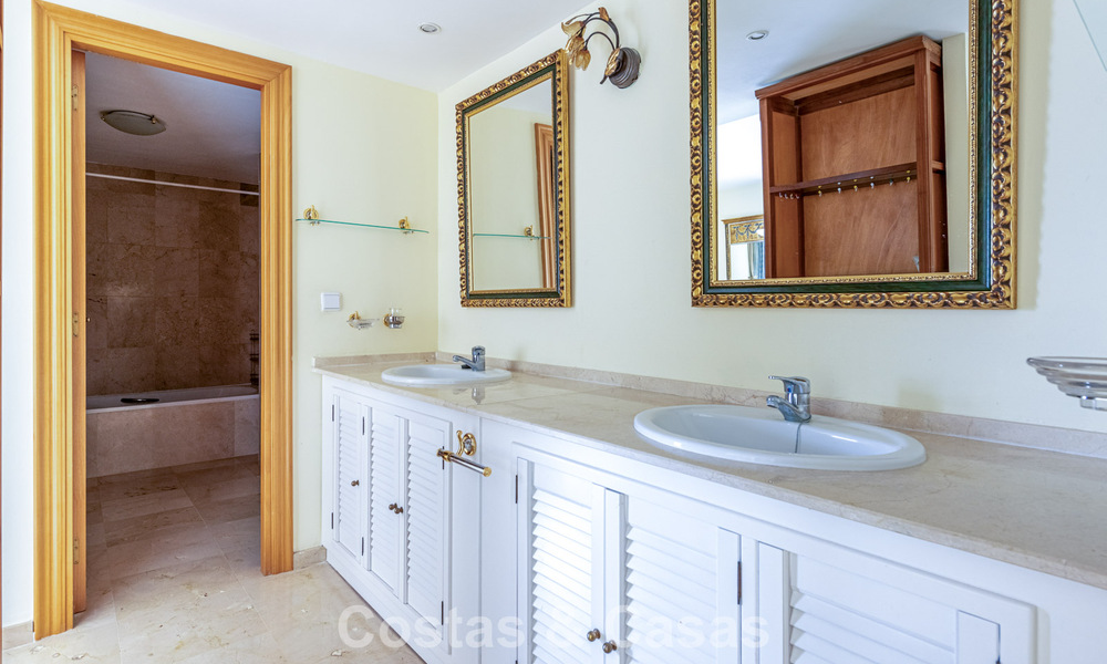 Spacious frontline golf penthouse apartment for sale close to all amenities in Guadalmina Alta and San Pedro, Marbella 790023