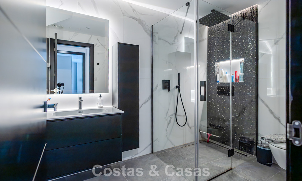 Prime Location! Spacious townhouse for sale with modern interior in the Aloha Golf community in Nueva Andalucía, Marbella 790153