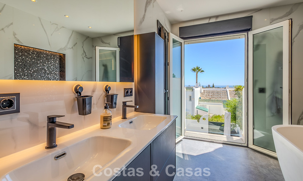 Prime Location! Spacious townhouse for sale with modern interior in the Aloha Golf community in Nueva Andalucía, Marbella 790175