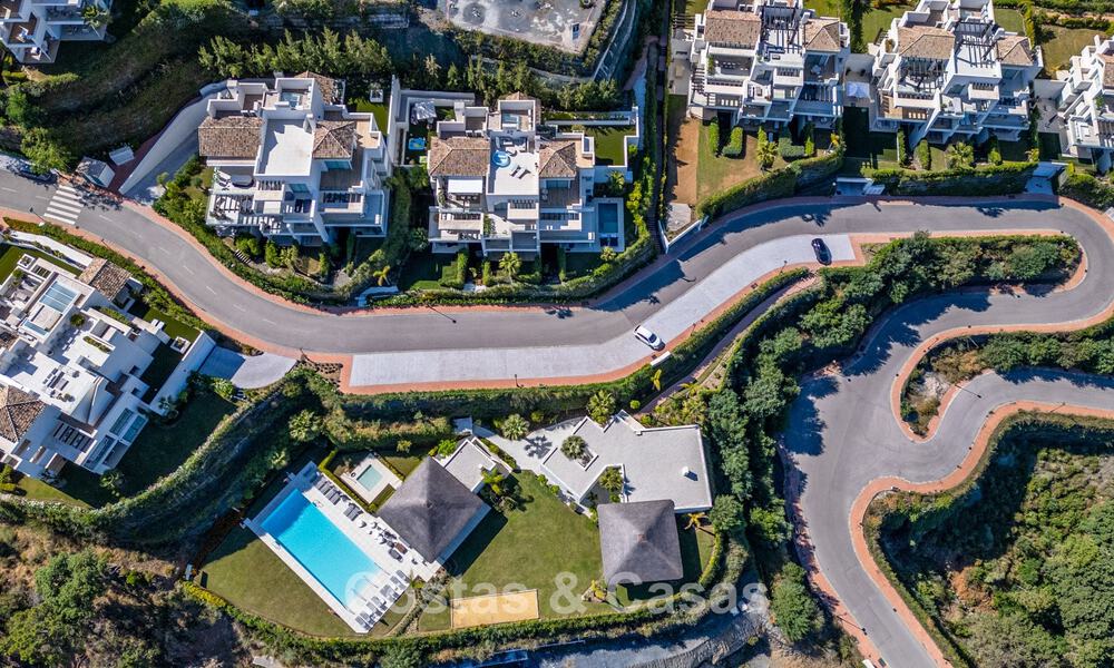 Stylish 3-bedroom apartment for sale with panoramic sea views in a gated resort in Benahavis - Marbella 790137