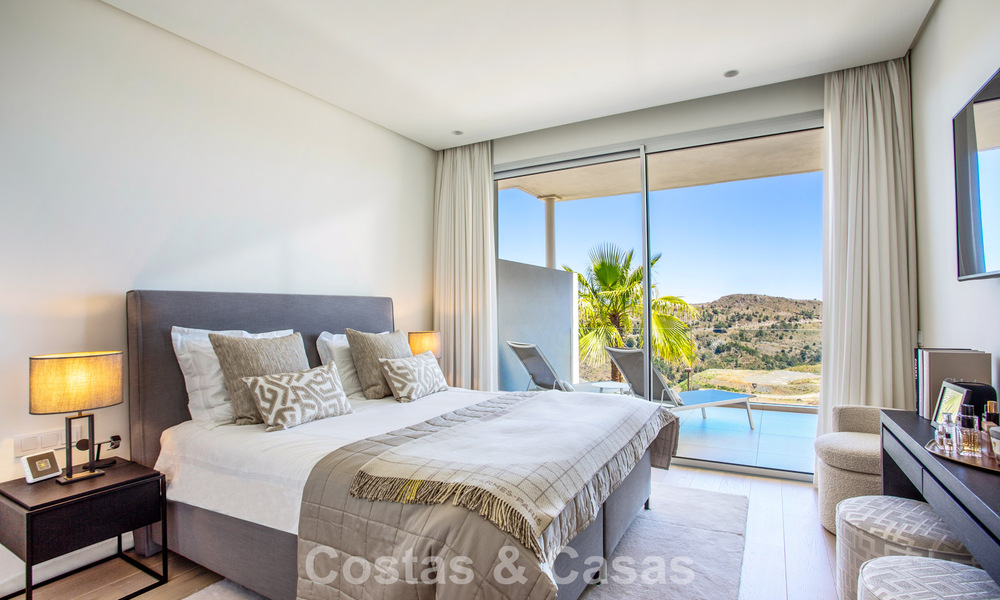 Stylish 3-bedroom apartment for sale with panoramic sea views in a gated resort in Benahavis - Marbella 790139