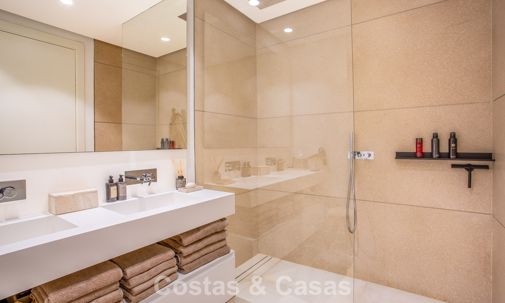 Stylish 3-bedroom apartment for sale with panoramic sea views in a gated resort in Benahavis - Marbella 790140