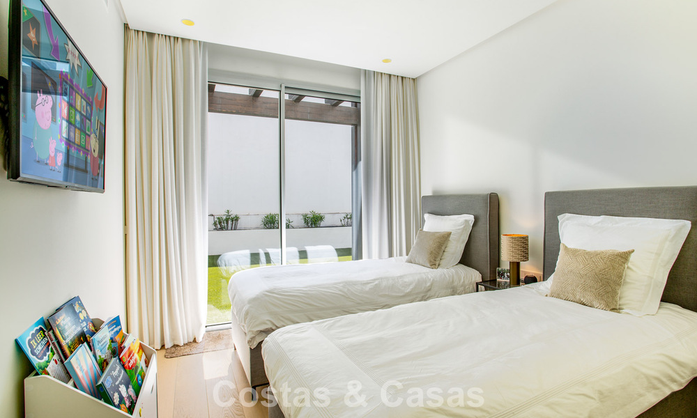 Stylish 3-bedroom apartment for sale with panoramic sea views in a gated resort in Benahavis - Marbella 790143